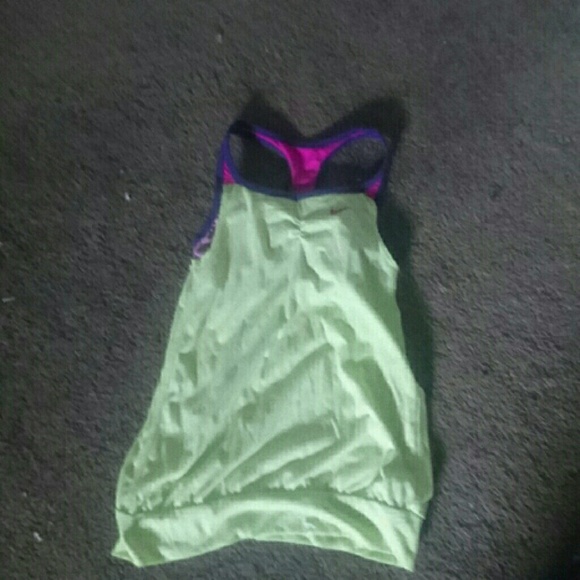Nike work out shirt - Picture 1 of 3